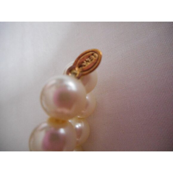 Vintage Monet Faux creamy Pearl Stretch Bracelet Costume Estate Jewelry - Picture 2 of 3